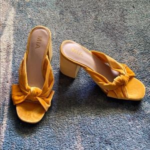 Beautiful mustard velvet mules